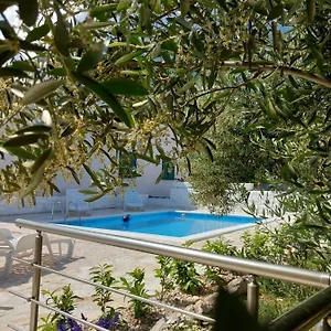 Dom wakacyjny House M&a&k With Swimming Pool, Kaštel Štafilić